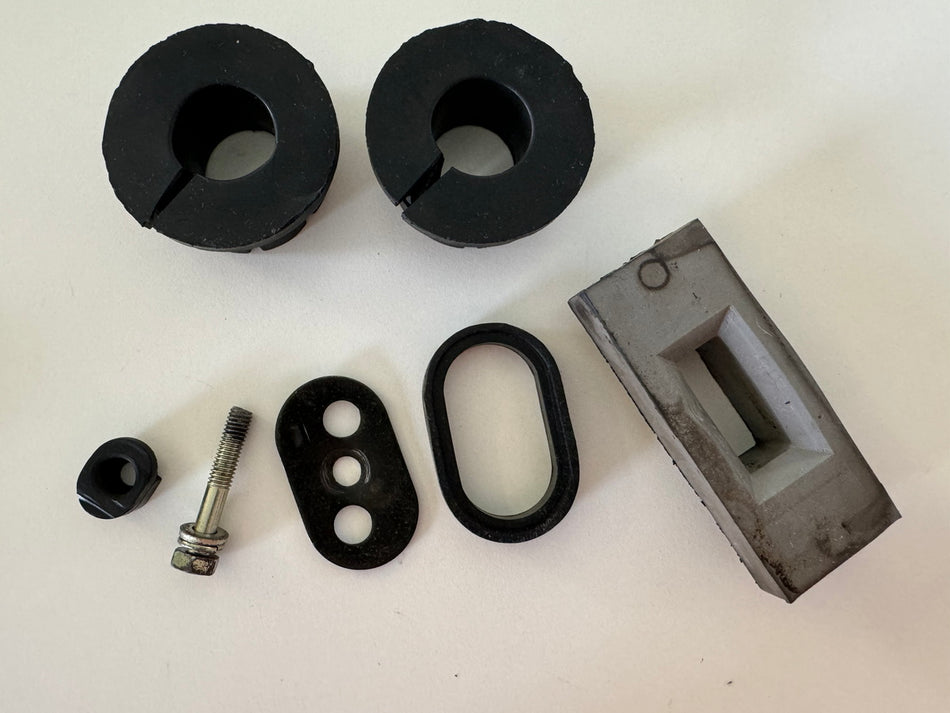 YAMAHA FZX 750 2MU (2JE) Tank Rubbers Damper Buffers Holder Support Screw