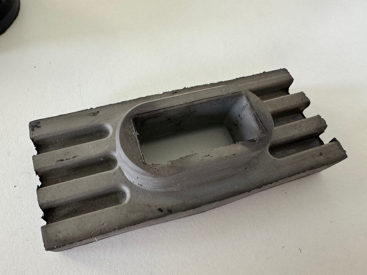 YAMAHA FZX 750 2MU (2JE) Tank Rubbers Damper Buffers Holder Support Screw