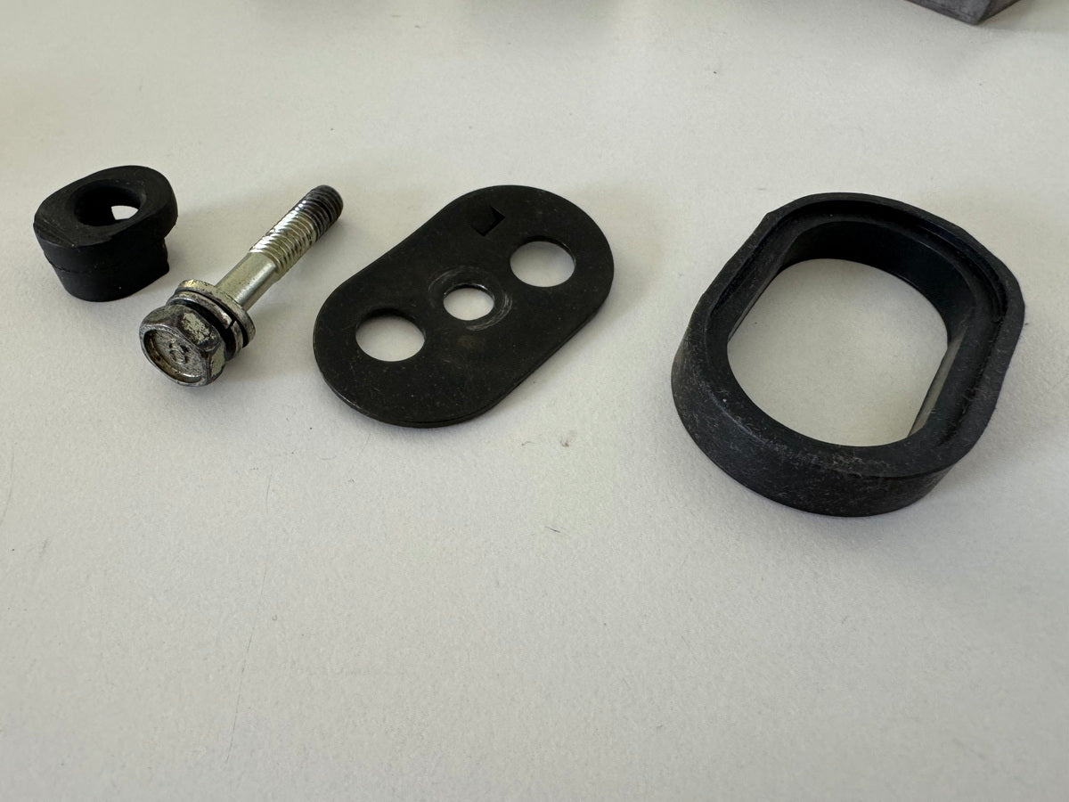 YAMAHA FZX 750 2MU (2JE) Tank Rubbers Damper Buffers Holder Support Screw
