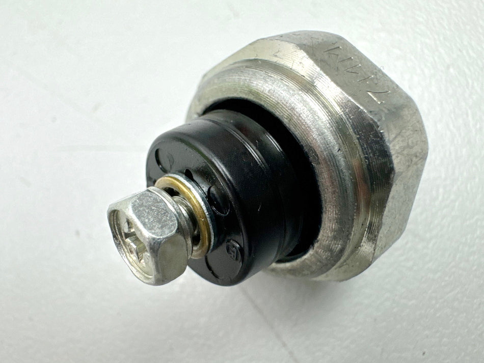 SUZUKI VLR 1800 T WVCT C 1800 R Öldruckschalter orig. für Motor Schalter Öldruck