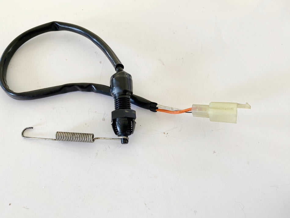 SUZUKI GSX-R 750 WVCW K8 K9 L0 600 Interruptor de luz de freno trasero (cilindro de freno de pie)
