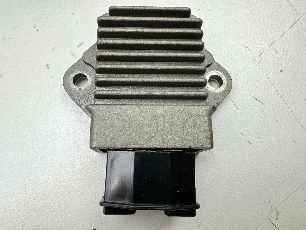 Honda CBR 900 SC28 Laderegler Spannungsregler Gleichrichter 92-95