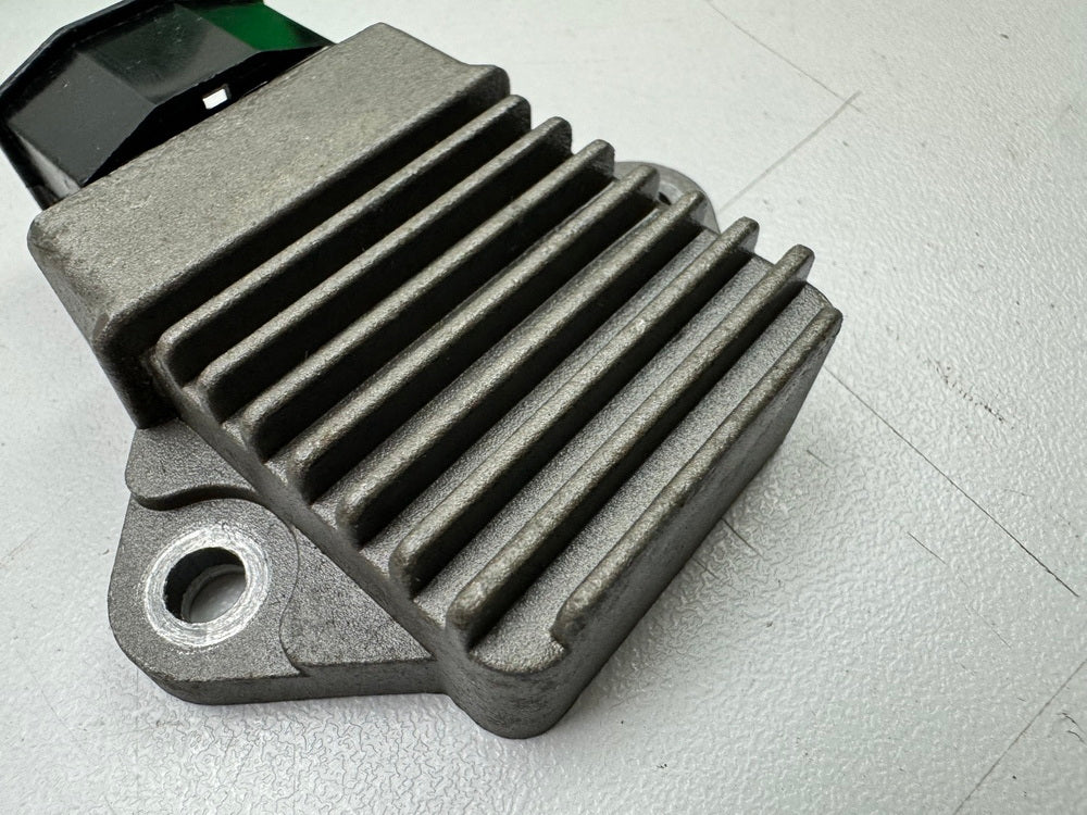 Honda CBR 900 SC28 Laderegler Spannungsregler Gleichrichter 92-95