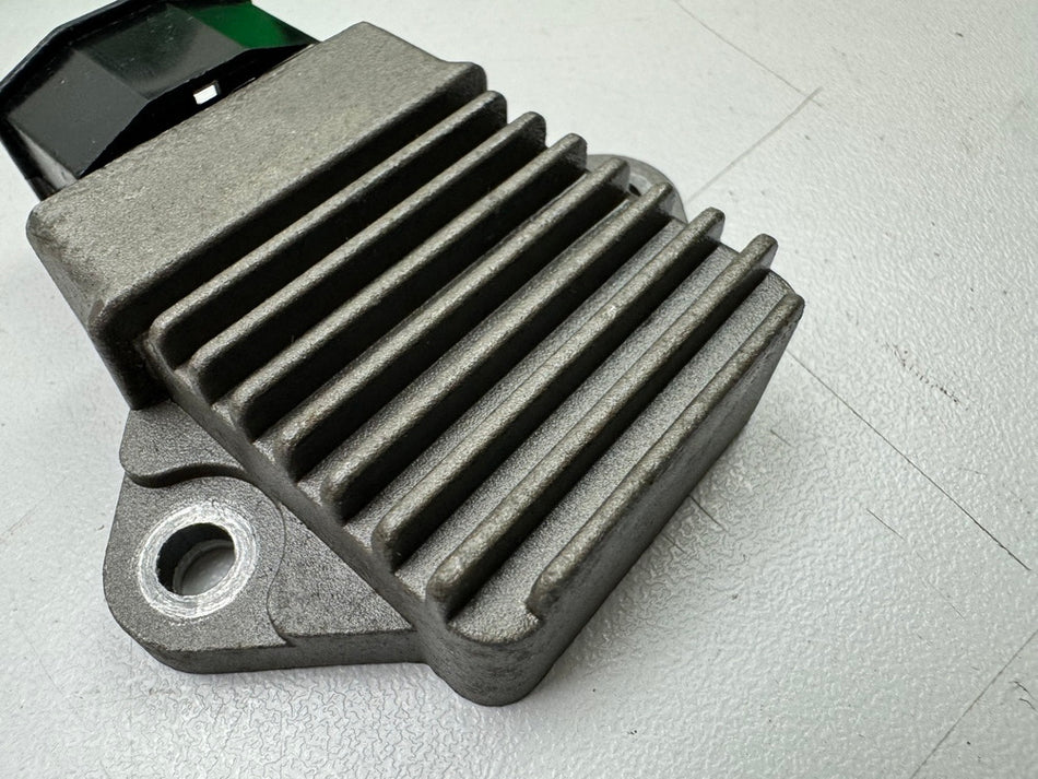 Honda CBR 900 SC28 Laderegler Spannungsregler Gleichrichter 92-95