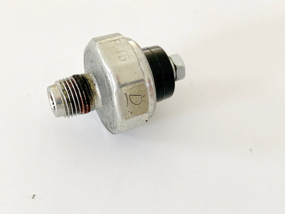 SUZUKI GSX-R 750 WVCW K8 K9 L0 600 Oil Pressure Switch (for Engine)