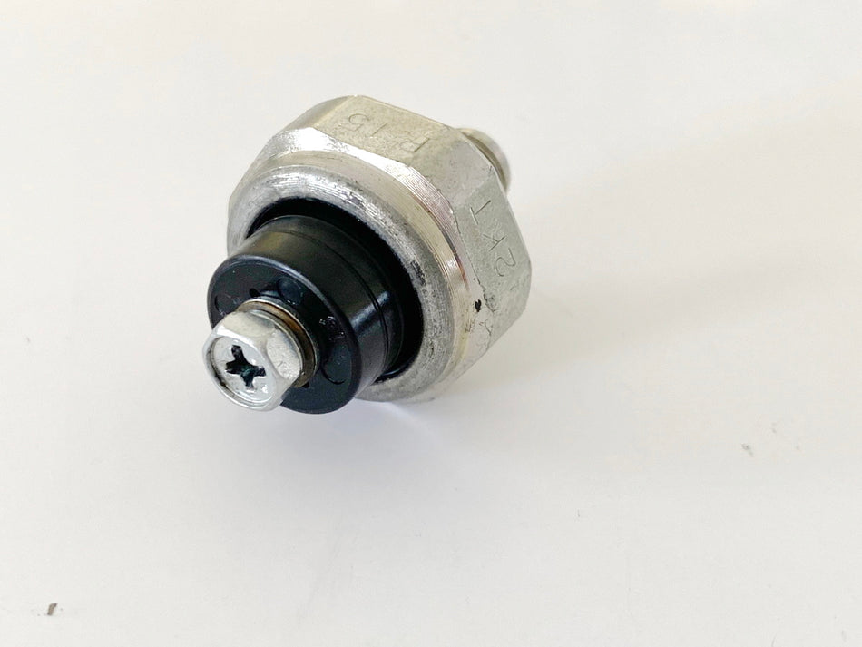 SUZUKI GSX-R 750 WVCW K8 K9 L0 600 Oil Pressure Switch (for Engine)