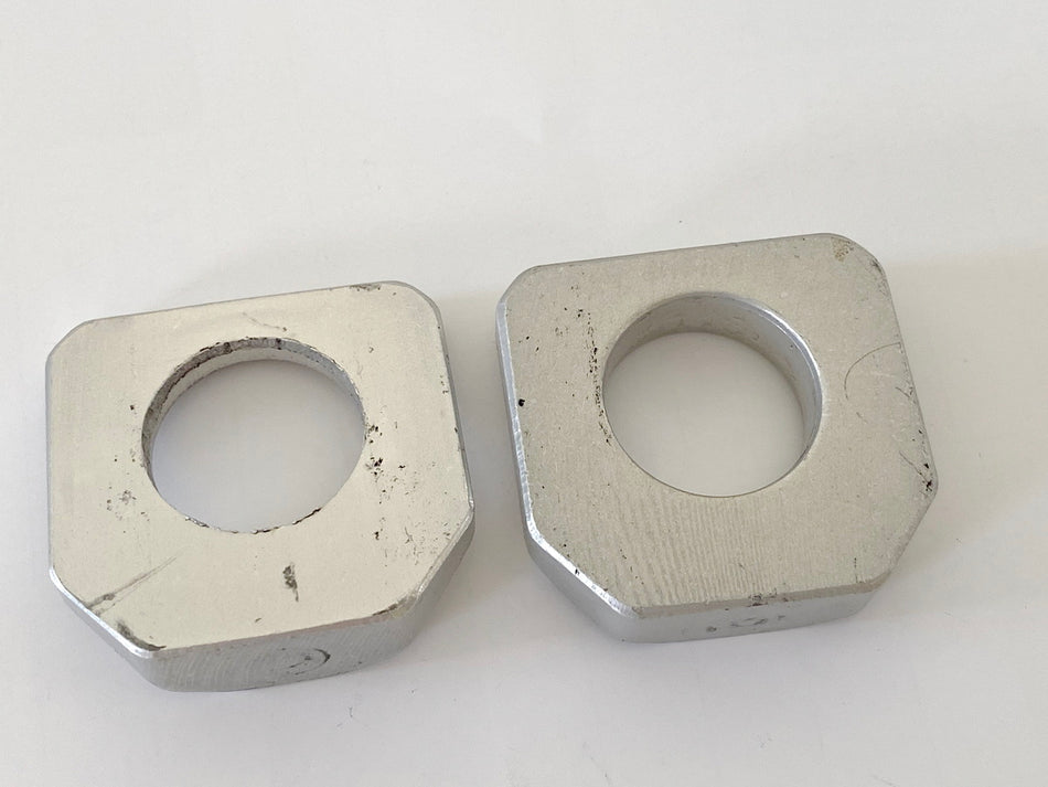 SUZUKI GSX-R 750 WVCW K8 K9 L0 GSXR 600 Tensores de cadena Par (para eje del basculante)