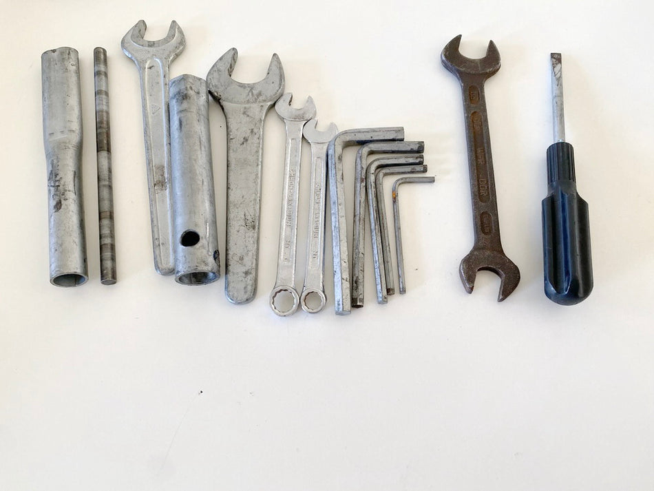 BMW F 650 169 Bordwekzeug original Werkzeug (für Rahmen Motor Verkleidung)