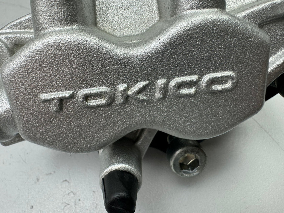 SUZUKI VLR 1800 T WVCT C 1800 R Bremssattel hinten Tokico Bremszange Bremskolben