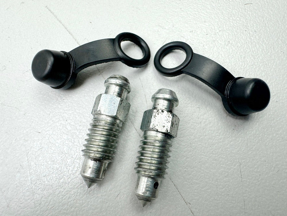 SUZUKI VLR 1800 T WVCT C 1800 R Ventil Entlüftung Bremssattel vorn Kappe Cover