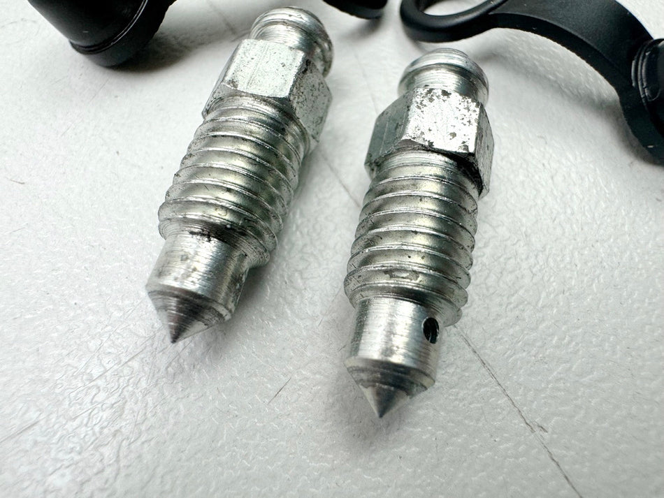 SUZUKI VLR 1800 T WVCT C 1800 R Ventil Entlüftung Bremssattel vorn Kappe Cover