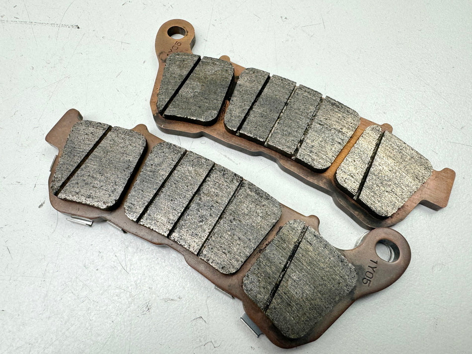 SUZUKI VLR 1800 T WVCT C 1800 R Bremsklötze Bremsbeläge für Bremssattel rechts