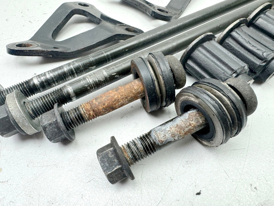 YAMAHA FZX 750 2MU (2JE) Bracket Engine Screws Nuts Bolts Engine Mount