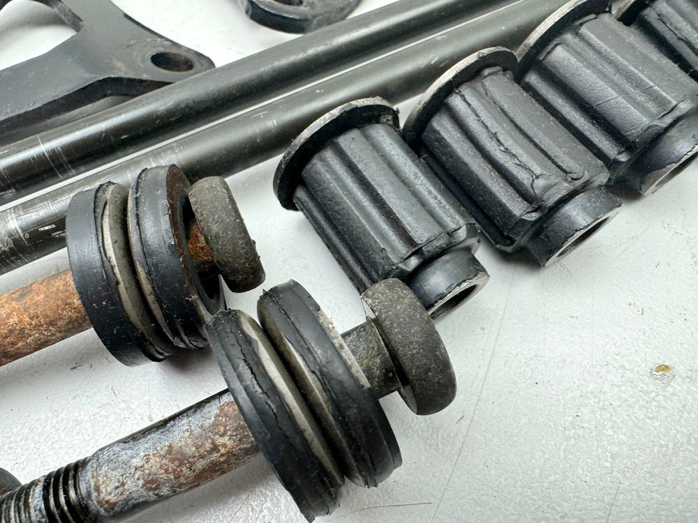 YAMAHA FZX 750 2MU (2JE) Bracket Engine Screws Nuts Bolts Engine Mount
