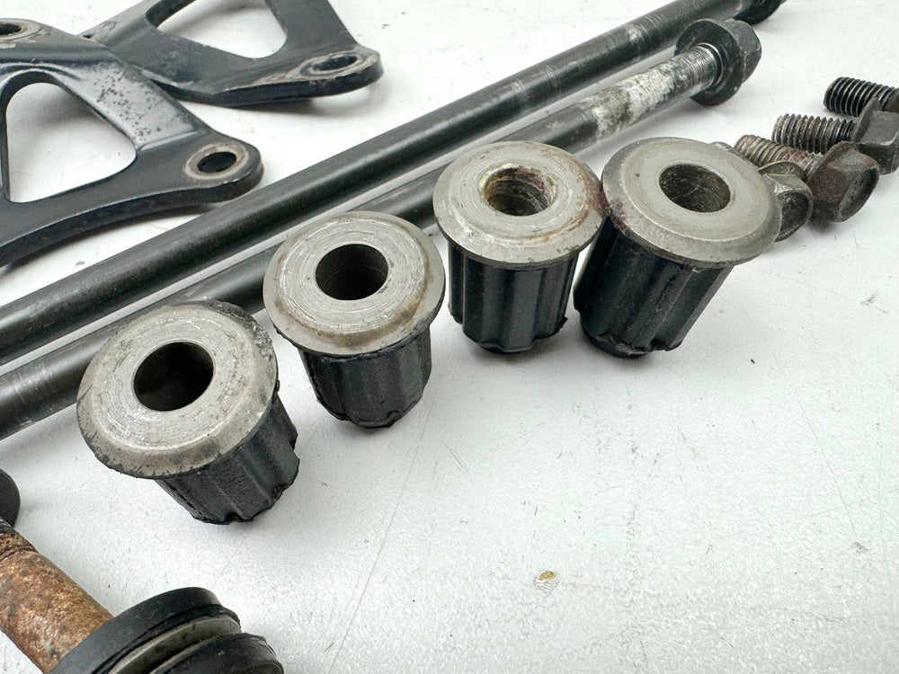 YAMAHA FZX 750 2MU (2JE) Bracket Engine Screws Nuts Bolts Engine Mount