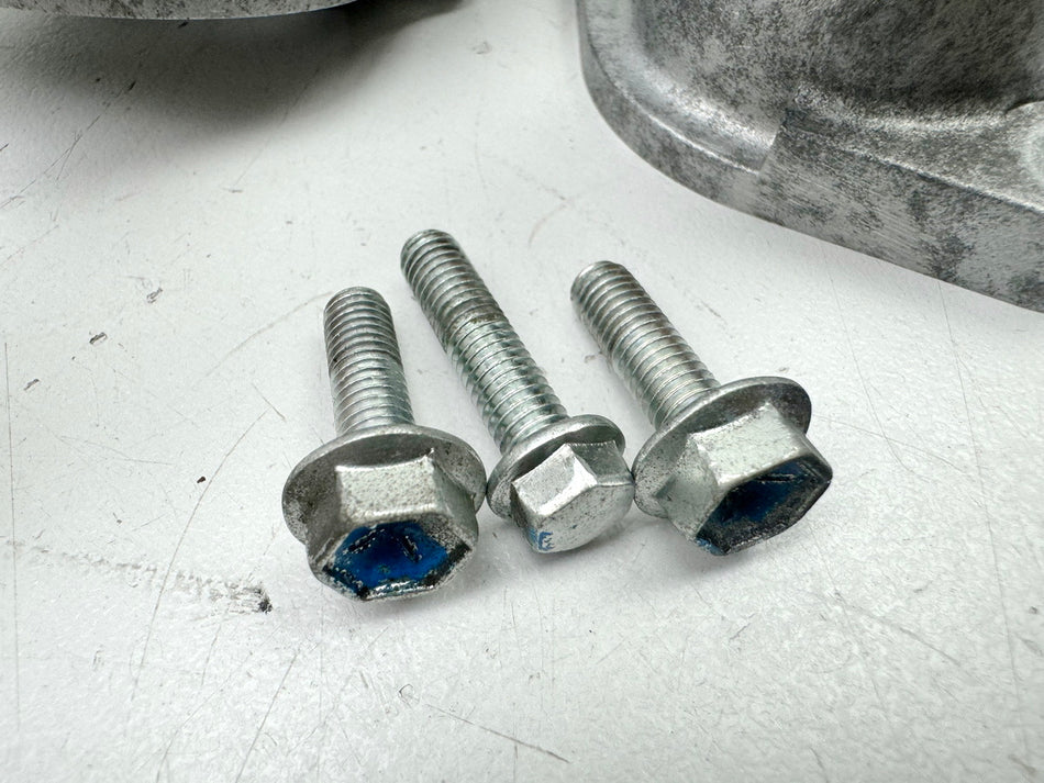 SUZUKI VLR 1800 T WVCT C 1800 R Thermostatgehäuse für Kühlkeislauf Motor Kühler