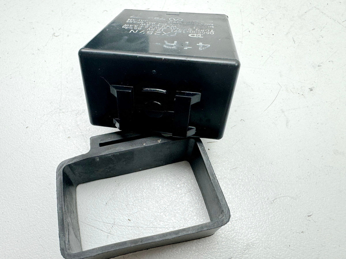 YAMAHA FZX 750 2MU (2JE) Flasher Relay original Flasher Unit Flasher Relay 41R-71