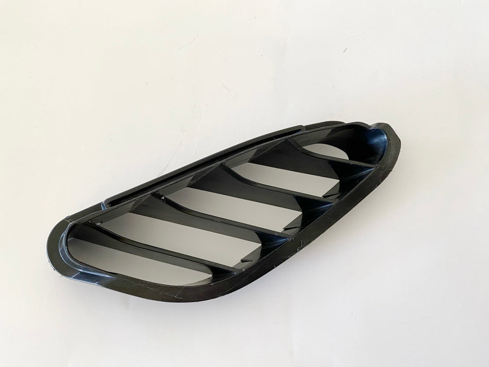 SUZUKI GSX-R 750 WVCW K8 K9 L0 600 Cubierta conducto aire dcha. Rejilla conducto de aire