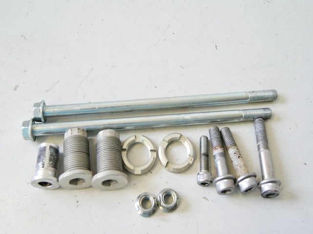 SUZUKI GSX-R 600 WVB2 Soporte Motor Eje Tornillos Espaciador Soporte Motor