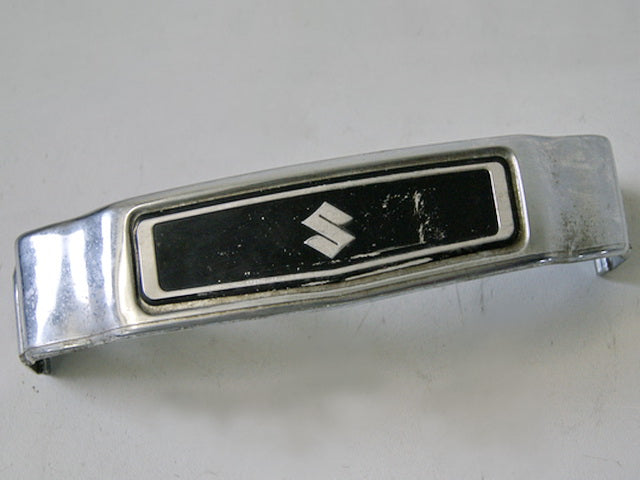 SUZUKI GN 125 NF41A TAPA CUBIERTA TIJA SUPERIOR EMELLECEDOR