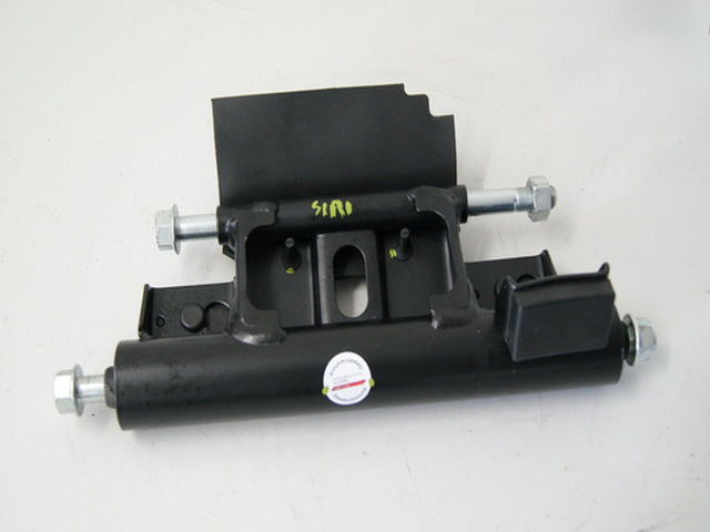 SUZUKI UH 200 G CD BURGMAN HALTERUNG HALTER MOTOR ACHSE BOLZEN