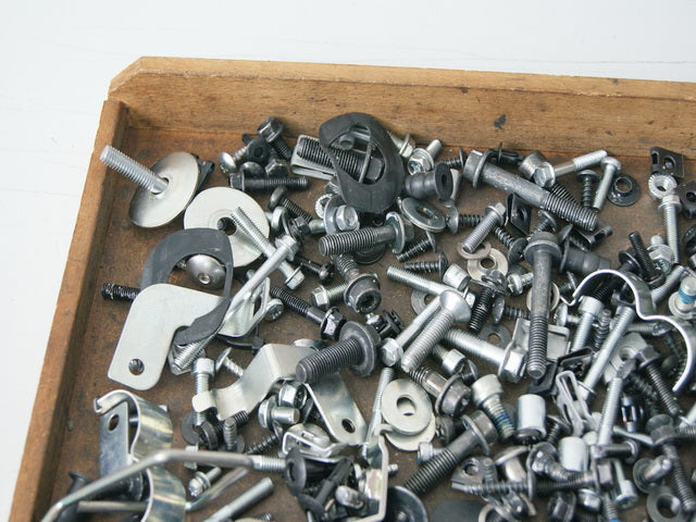 SUZUKI UH 200 G CD BURGMAN SCHRAUBEN KLEINTEILE
