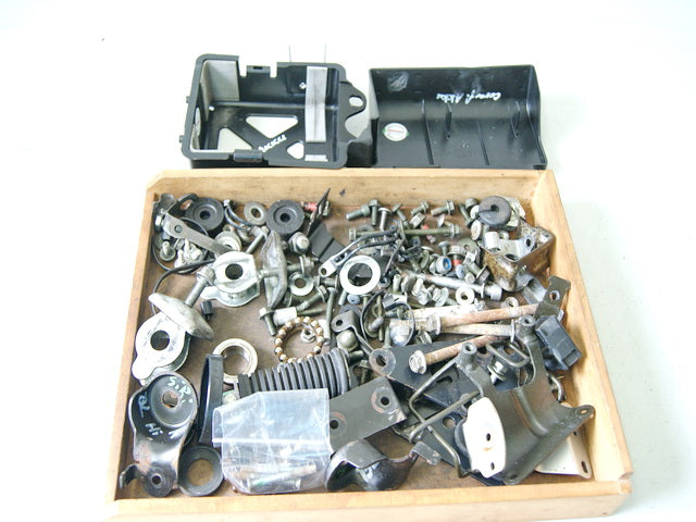 SUZUKI VL 125 WVA4 INTRUDER TORNILLOS PIEZAS PEQUEÑAS