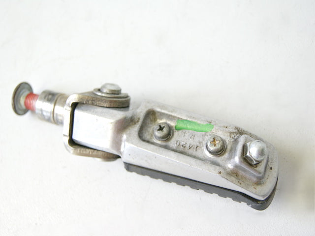 KAWASAKI ZX-6R ZX600J FOOTPEG RIDER RIGHT