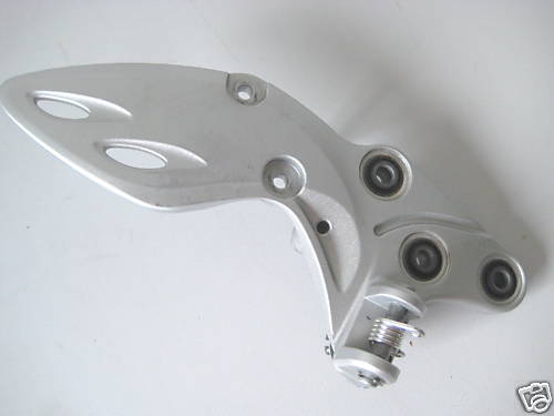 SUZUKI GSX-R 1300 WVCK HAYABUSA FUßRASTENTRÄGER RE 08-09