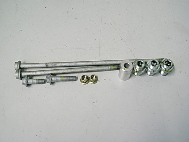 TRIUMPH DAYTONA 600 806LW HALTERUNG HALTER MOTOR ACHSE