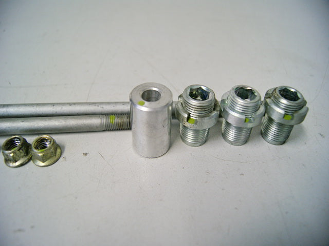 TRIUMPH DAYTONA 600 806LW MOUNT HOLDER ENGINE AXLE