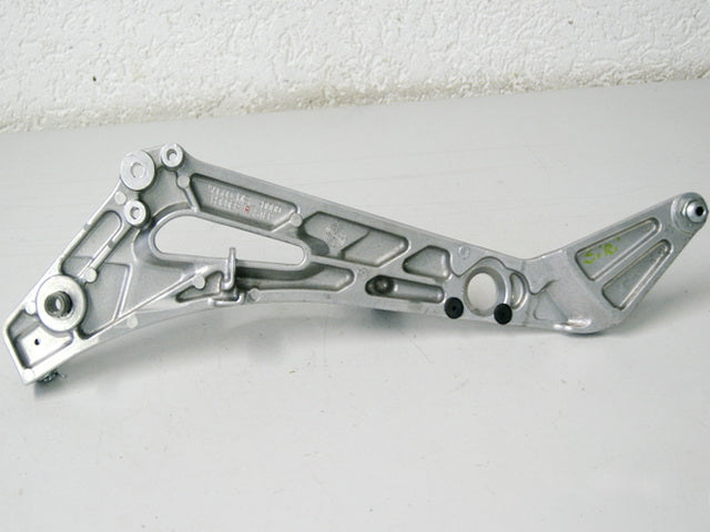 HONDA NT 650 V3 RC47 DEAUVILLE PLACA REPOSAPIÉS DERECHO SOPORTE