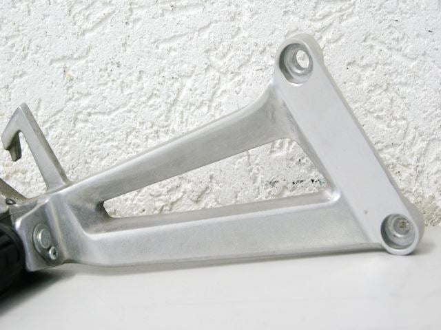 HONDA CBR 125 JC34 FUßRASTENANLAGE SOZIUS RECHTS