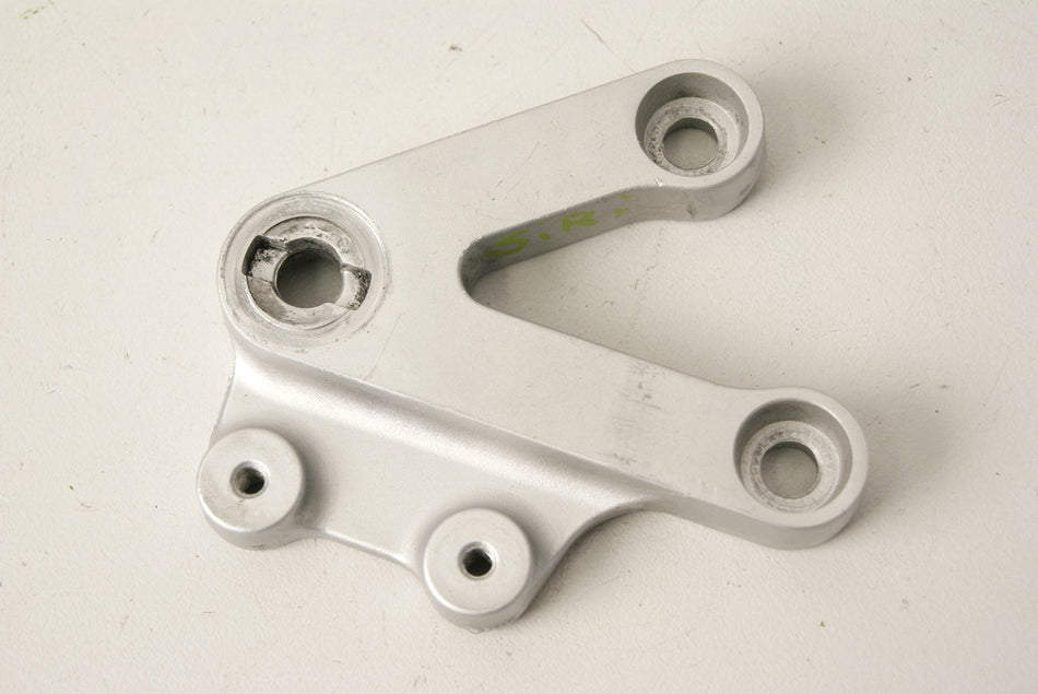 SUZUKI GSX-R 750 WVBD SOPORTE ESTRIBERA CONDUCTOR IZQUIERDO