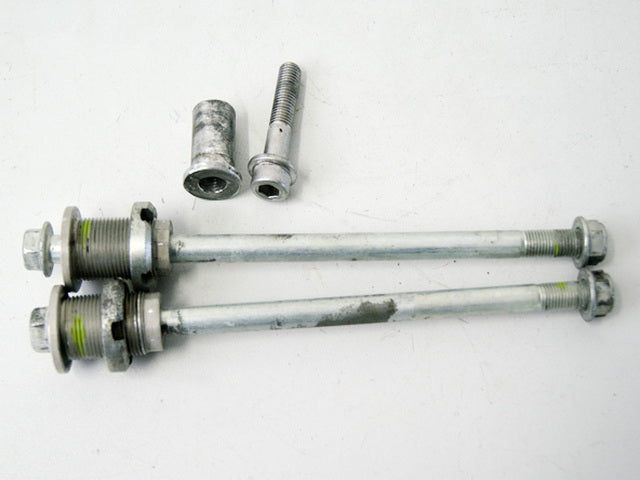 SUZUKI GSX-R 750 WVBD AXLE ENGINE MOUNT BOLT