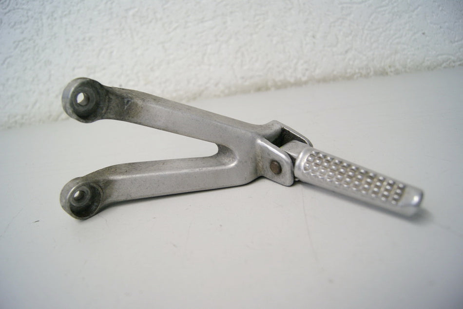 HONDA CBR 900 SC28 FUßRASTENANLAGE SOZIUS LINKS