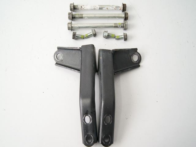HONDA CBR 125 R JC39 HALTER MOTOR ACHSE MOTORHALTERUNG