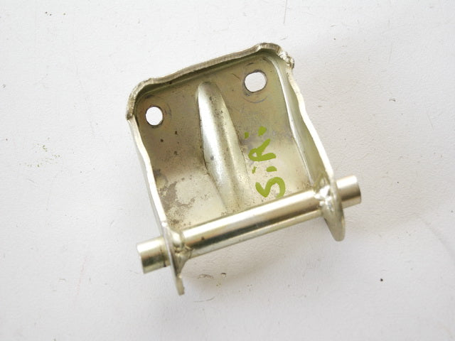HYOSUNG GT 125 R HALTERUNG HALTER TANK VORN