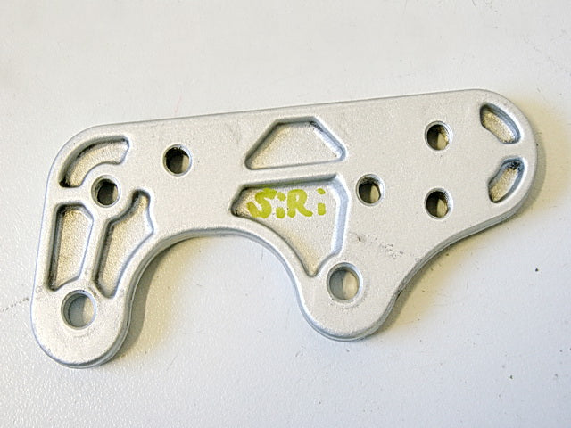 HYOSUNG GT 125 R PLACA BASE IZQUIERDA SOPORTE ESTRIBERA