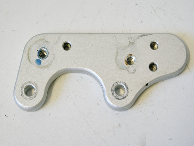 HYOSUNG GT 125 R PLACA BASE SOPORTE ESTRIBERA DERECHA