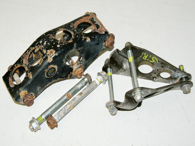 HONDA CB 250 TWO FIFTY MC26 BRACKET ENGINE AXLE MOUNT