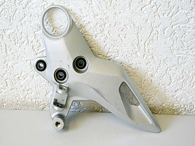 SUZUKI GSX 1300 B-KING WVCR SOPORTE ESTRIBERA IZQUIERDA CONDUCTOR