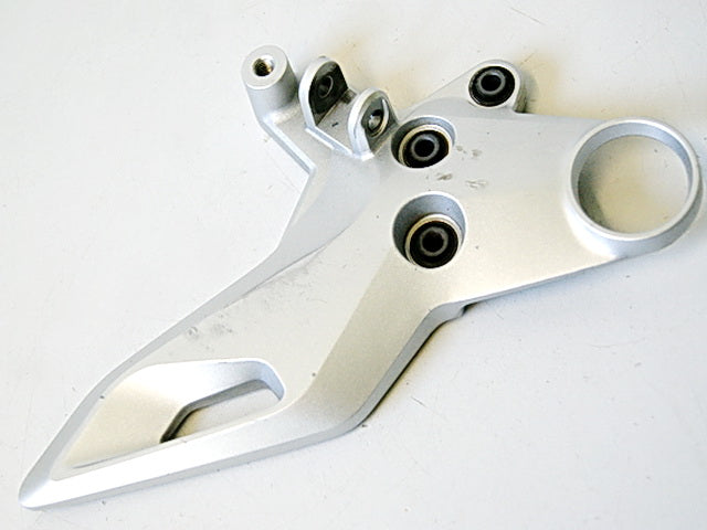 SUZUKI GSX 1300 B-KING WVCR SOPORTE ESTRIBERA IZQUIERDA CONDUCTOR