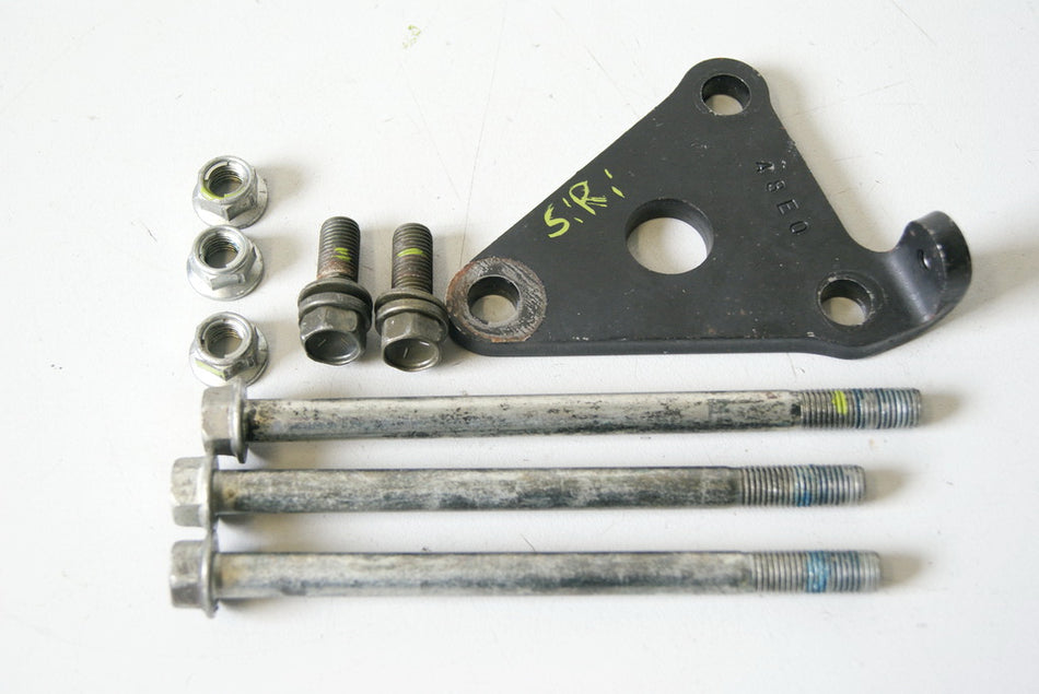 SUZUKI VZ 800 AF MARAUDER HALTERUNG MOTOR ACHSE