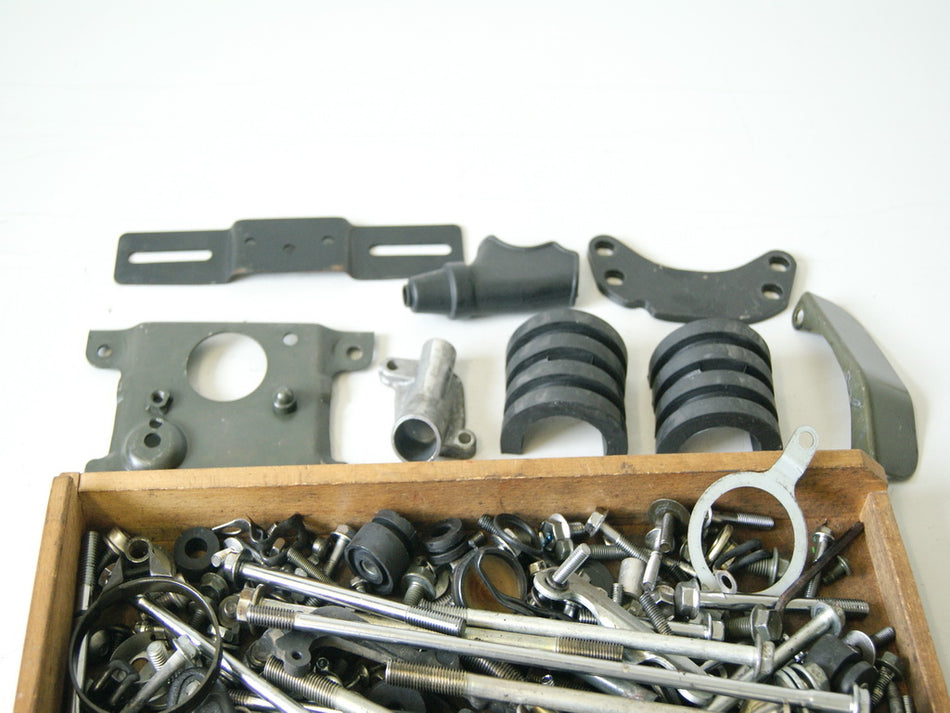 SUZUKI VZ 800 AF MARAUDER TORNILLOS PEQUEÑAS PIEZAS MOTOR