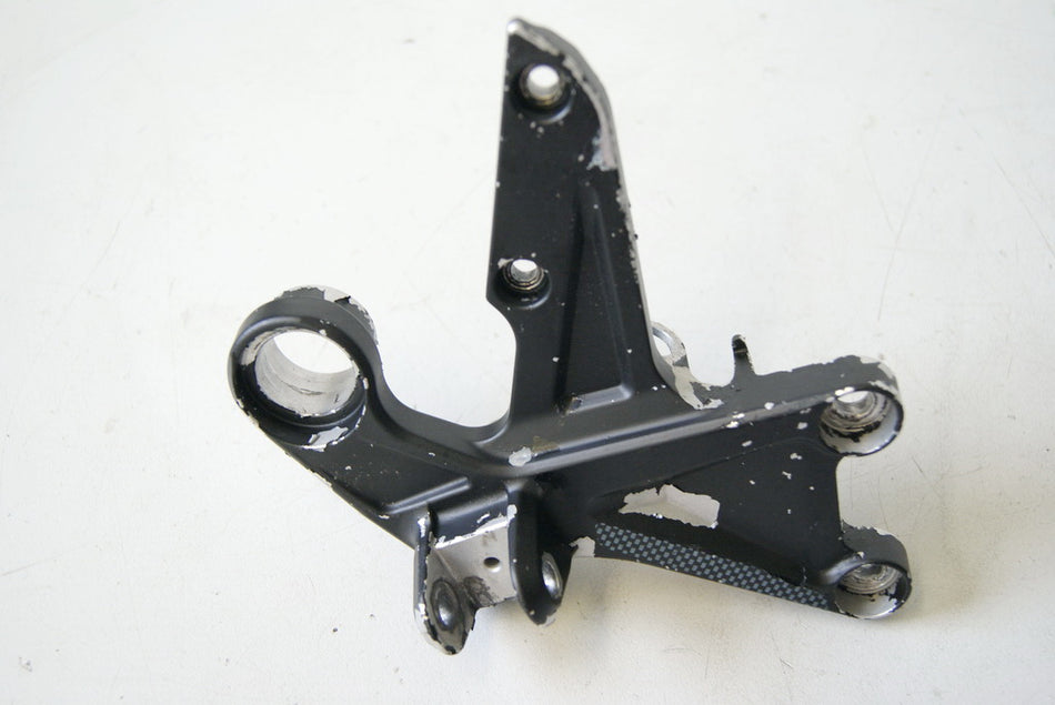 HONDA CBR 1000 RR SC59 FUßRASTENTRÄGER FAHRER RECHTS