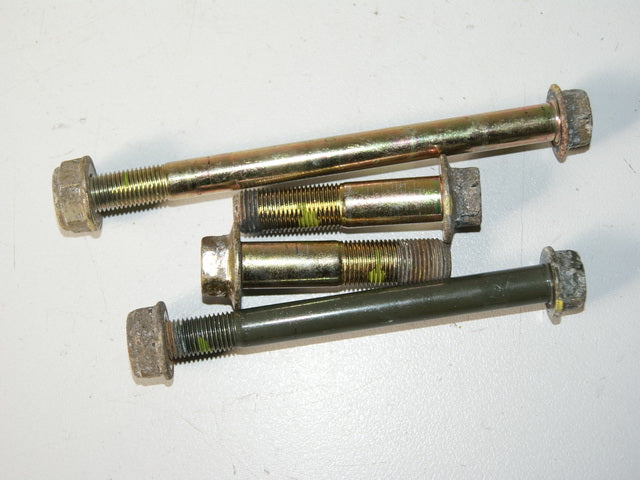 KYMCO GRAND DINK 50 S TORNILLOS SOPORTE SUJECCIÓN EJE MOTOR