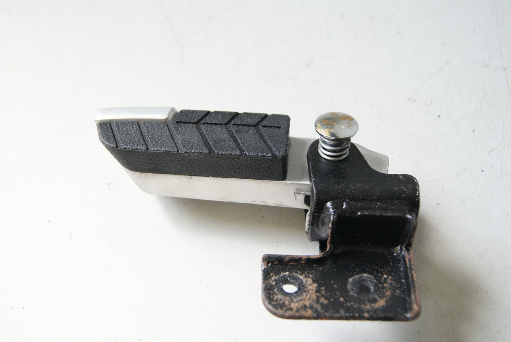DAELIM SV 125 S3 SAB REPOSAPIÉS PASAJERO IZQUIERDO SOPORTE