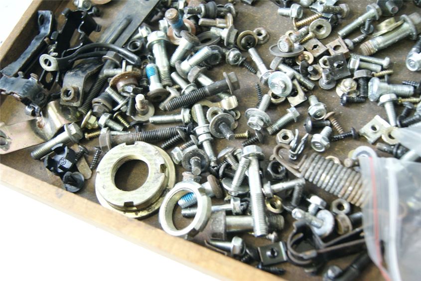 DAELIM SV 125 S3 SAB TORNILLOS Y PIEZAS PEQUEÑAS