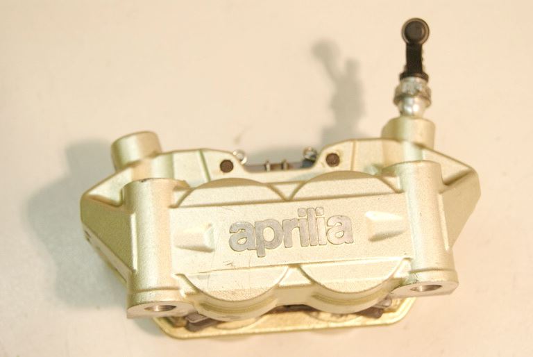 APRILIA DORSODURO 750 SM000 PINZA DE FRENO DERECHA